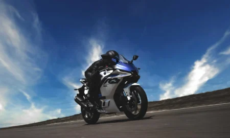 Nova Yamaha R3 Connected chega em março por R$ 36.990 com mais tecnologia e conectividade