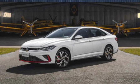 Volkswagen Jetta GLI tem preço revelado e está muito mais caro