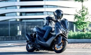 Yamaha NMax ganha painel com GPS e câmbio com modo manual na Europa