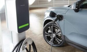 Quanto custa carregar um carro elétrico em casa e em eletropostos