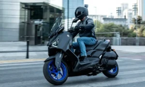 Yamaha XMAX 300 enfrenta concorrência de scooters chineses